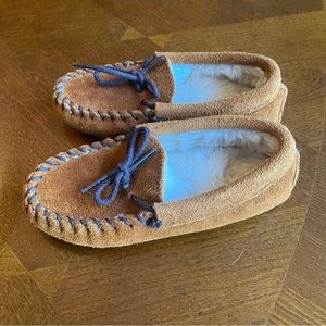 Minnetonka moccasin slippers kids-10